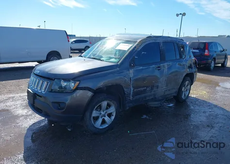 2016 Jeep Compass Latitude z USA, uszkodzony, nr VIN 1C4NJCEA4GD599414